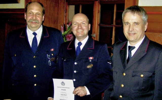 Fr 11 Jahre als Abteilungskommandant ...nd Ullmann, rechts: Ralf-Jrg Hohloch)  | Foto: Hans Sigmund