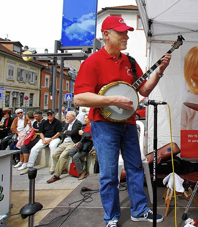 Bei &#8222;Lrrach swingt&#8220; spiel...nntag sieben Bands in der Innenstadt.   | Foto: Barbara Ruda