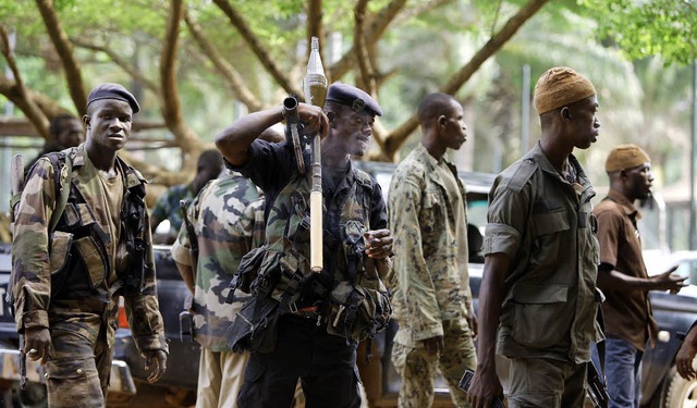 Soldaten des gewhlten ivorischen Staatschefs Alassane Ouattara in Abidjan   | Foto: AFP