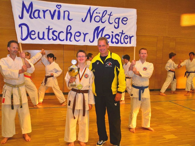 Gratulation fr Marvin Nltge aus Wald...ans Kltz vom  Karate Dojo Emmendingen  | Foto: Dieter Erggelet