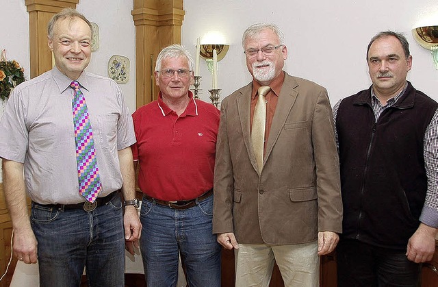 Helmut Schlitter (von links) wurde fr...der Julius Benz und  Vize Karl Beck.    | Foto: Wolfgang Beck