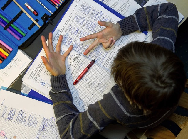 Rechnen ist nicht einfach. Mindestens ...chen der Kinder wirklich gerecht wird.  | Foto: DPA