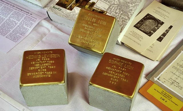 Drei Stolpersteine von Gunter Demnig, ...ttenheim nicht verlegt werden durften.  | Foto: stefan merkle