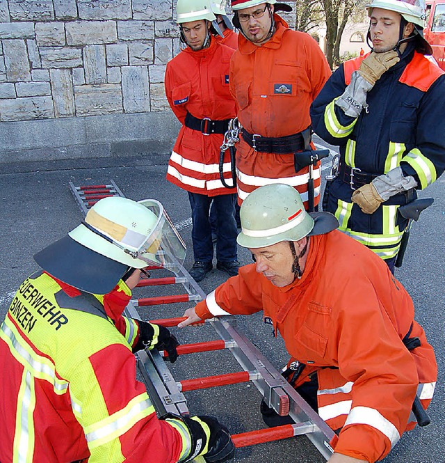 Leitern sind wichtig fr den Lscheins...ute dies, hier an der Schillerschule.   | Foto: Heinz Vollmar