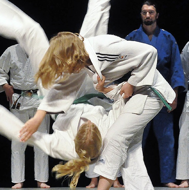 Die RWL-Judokas beeindruckten mit ihre...ung an der Sportlerehrung im Burghof.   | Foto: Barabra Ruda