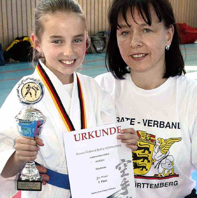 Julia Wunderle mit Trainerin Silvia Apfelbeck   | Foto: BZ
