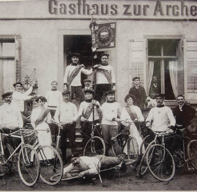 Die Kollnauer Radfahrer vor der &#8222;Arche&#8220;.   | Foto: Vereinsarchiv