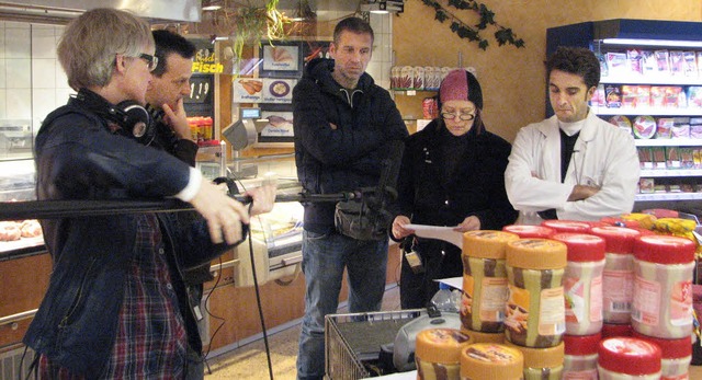 Kleiner Aufschneider mit  groer Klapp... (Oliver Wnuk) im Supermarkt (rechts)   | Foto: promo