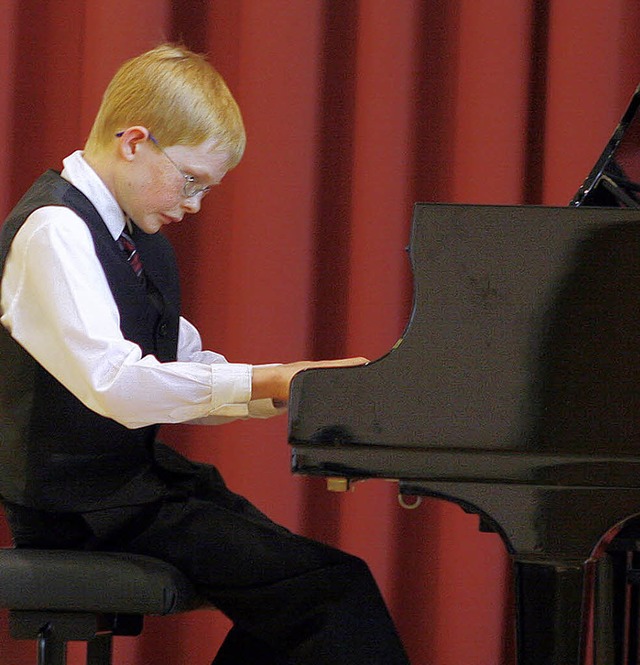 Eines der jungen Talente beim Liszt-Nachmittag de Musikschule.   | Foto: H. Fssel