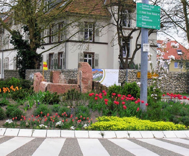 Schn bepflanzt, sieht er doch gleich ...euzung Hochburger-/Tennenbacher Strae  | Foto: Sylvia-Karina Jahn