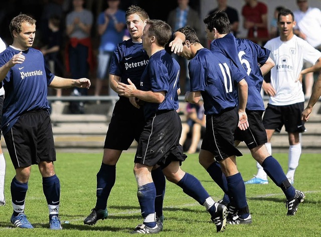 FussballFSV Altdorf vs. SC OffenburgMa...r (FSV Altdorf #7) mitte beim Torjubel  | Foto: Peter Aukthun-Grmer