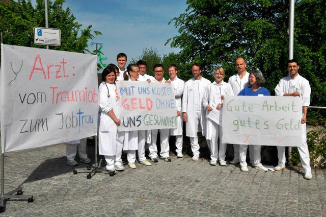 Warnstreik an der Breisacher Helios-Ro...agmorgen ihren Forderungen  Nachdruck.  | Foto: Kai Kricheldorff