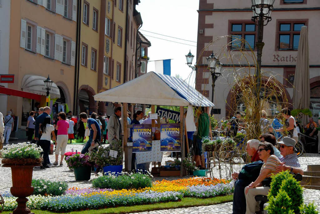 Sommerliches Ambiente auf dem historischen Marktplatz.