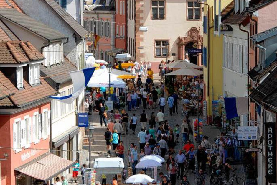 Blick vom Torli hinunter auf die belebte Hauptstraße. (Foto: Roland Vitt) Blick vom Torli hinunter auf die belebte Hauptstraße. (Foto: Roland Vitt)