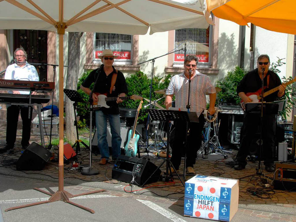 Volksfeststimmung kam beim Benefiz-Wunschkonzert der „Big Daddies“ auf dem Lindenplatz auf.