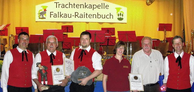 Hansjrg Metzger (links) und Hubert D...ahre und  Ernennung zum Ehrenmitglied)  | Foto: Tina Httich