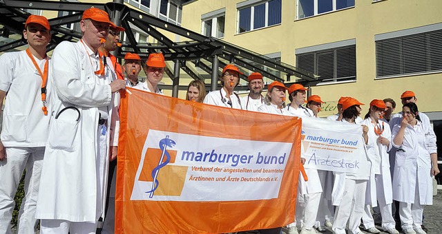 Im Warnstreik befanden sich gestern die rzte der Helios-Klinik Mllheim.   | Foto: volker mnch