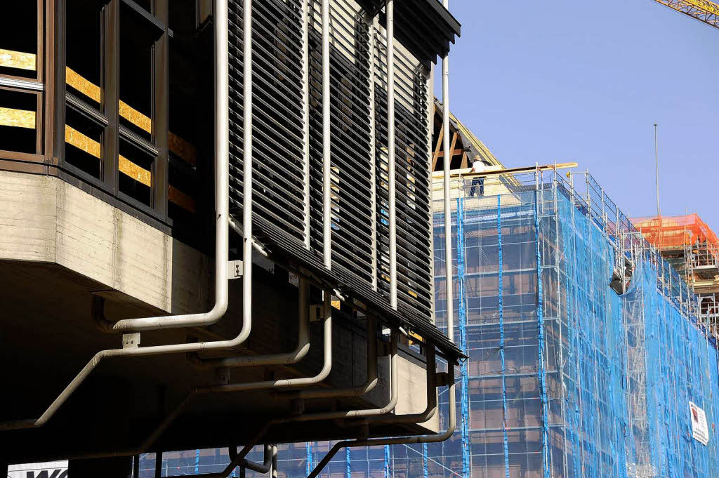 Bagger statt Bücher: Die Freiburger Unibibliothek wird zurückgebaut. Bagger statt Bücher: Die Freiburger Unibibliothek wird zurückgebaut.
