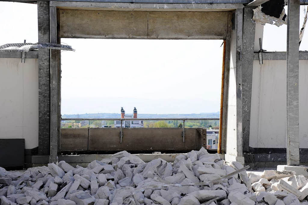 Bagger statt Bcher: Die Freiburger Unibibliothek wird zurckgebaut.