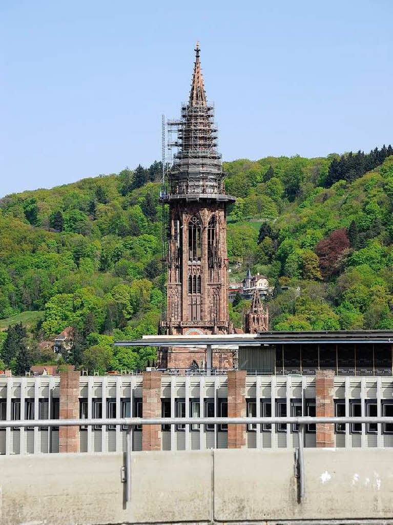 Bagger statt Bücher: Die Freiburger Unibibliothek wird zurückgebaut. Bagger statt Bücher: Die Freiburger Unibibliothek wird zurückgebaut.