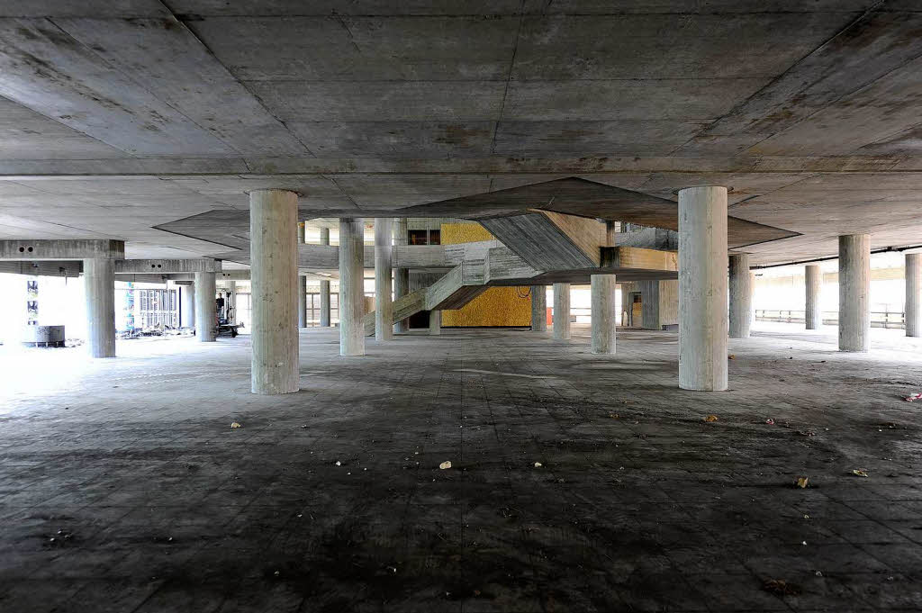 Bagger statt Bcher: Die Freiburger Unibibliothek wird zurckgebaut.