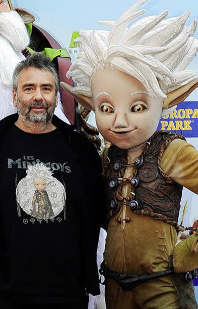 Luc Besson mit der von ihm kreierten Figur Arthur.   | Foto: Europa-Park
