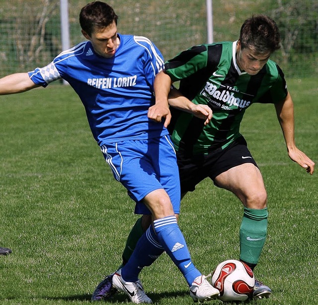 Der Karsauer Spielfhrer Stefan Krause...beim SV Waldhaus eine 0:1-Niederlage.   | Foto: Michael Neubert