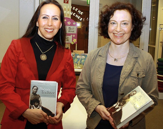 Isabelle Mller (links) und Ellen Benz in der Stadtbibliothek.   | Foto: privat