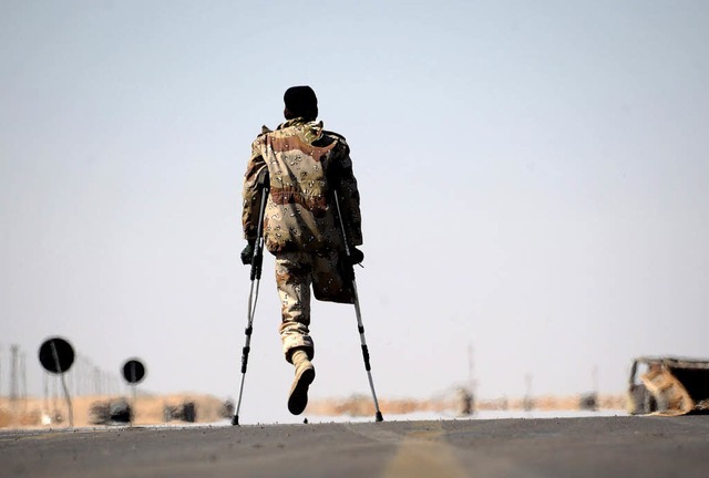 Libyscher Rebell mit amputiertem Bein   | Foto: dpa