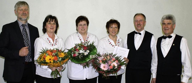 Ehrungen beim Mandolinen- und Gitarren... Dutzi und  Vorsitzender Werner Dutzi   | Foto: Renate Dannecker