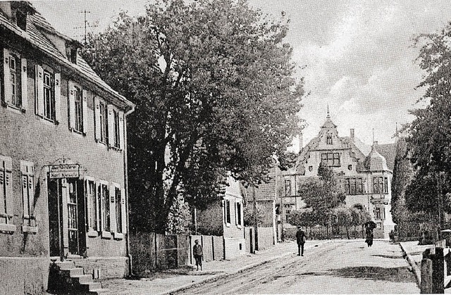 Das noch drflich integrierte Dinglinger Rathaus von 1902   | Foto: Repros: BZ