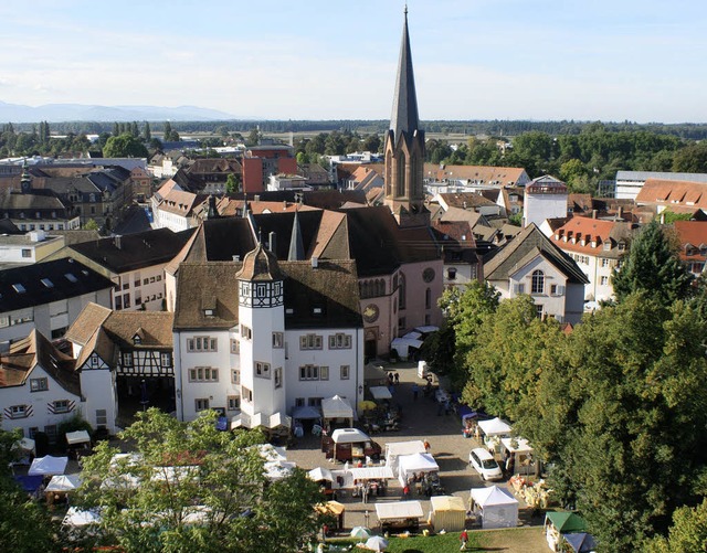 Mit Liebe zum Detail: Knstlermarkt ru... das Markgrafenschloss in Emmendingen   | Foto: Anselm BussHoff/Hans-Jrgen Trul