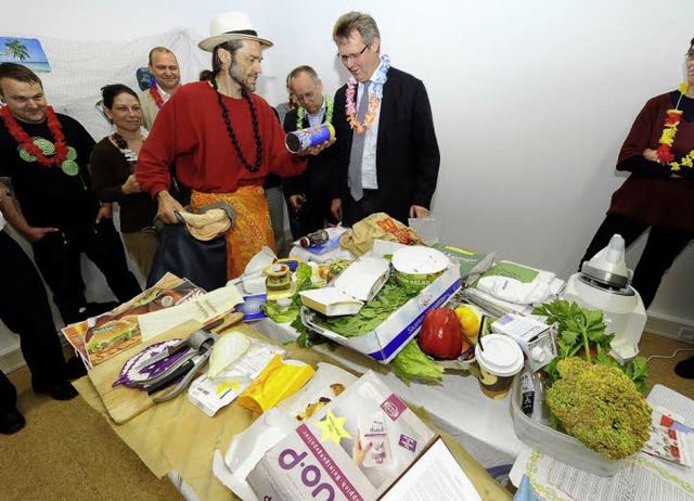 Rollentausch: Jul Wolfgang Blum (mit H...irchbach  einen Langzeitarbeitslosen.   | Foto: ingo schneider