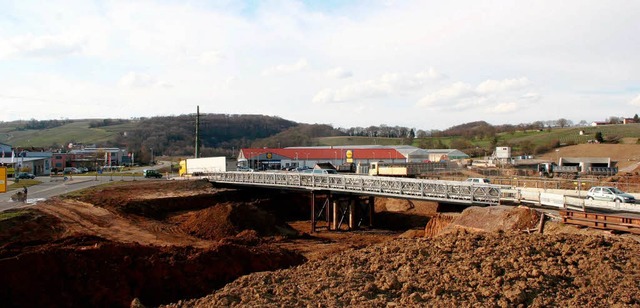 Sdlich des Katzenbergtunnels baut die...e heute ein Arbeiter tdlich verletzt.  | Foto: Reinhard Cremer