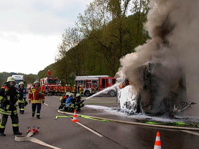 Brand von Pilswagen auf B34  | Foto: bz