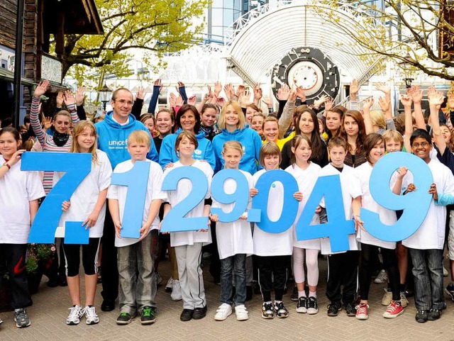 Christian Schneider, Geschftsfhrer U... Kindern ber 7129049 Euro fr Unicef.  | Foto: Europa-Park