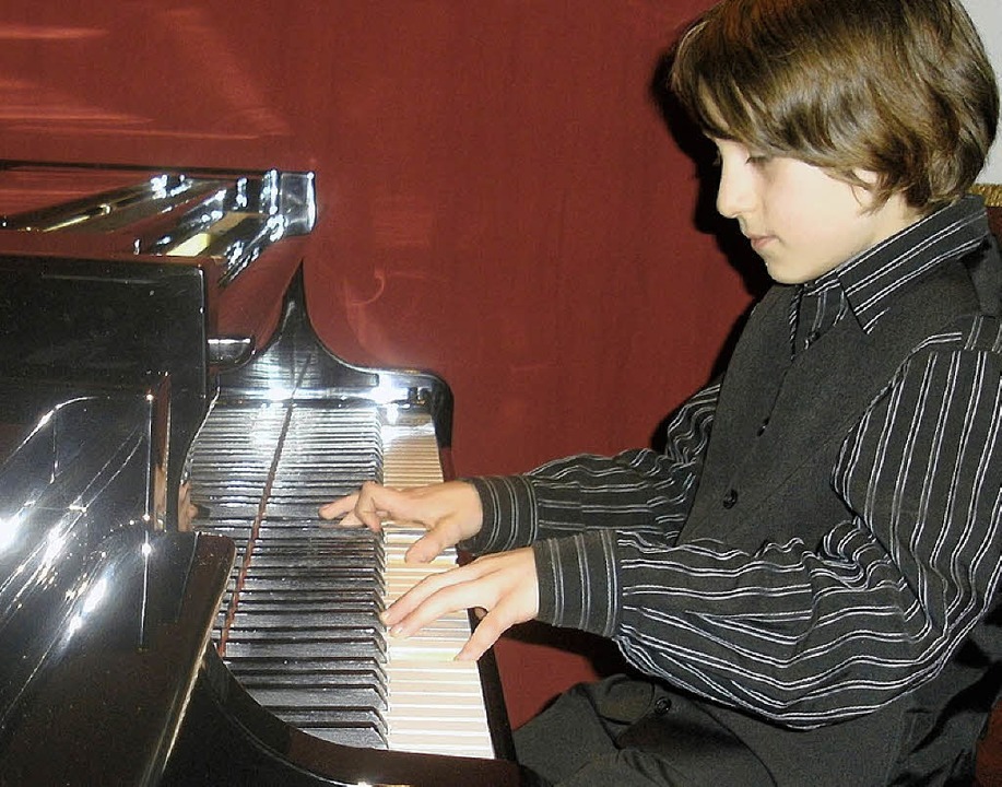 Klavierpreisträger Adrin Wendt an seinem Lieblingsort &#8211; am Klavier.   | Foto: privat