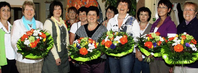 Das neugewhlte Vorstandsteam und die ...n Vorstandsmitglieder der Landfrauen.   | Foto: herbert trogus