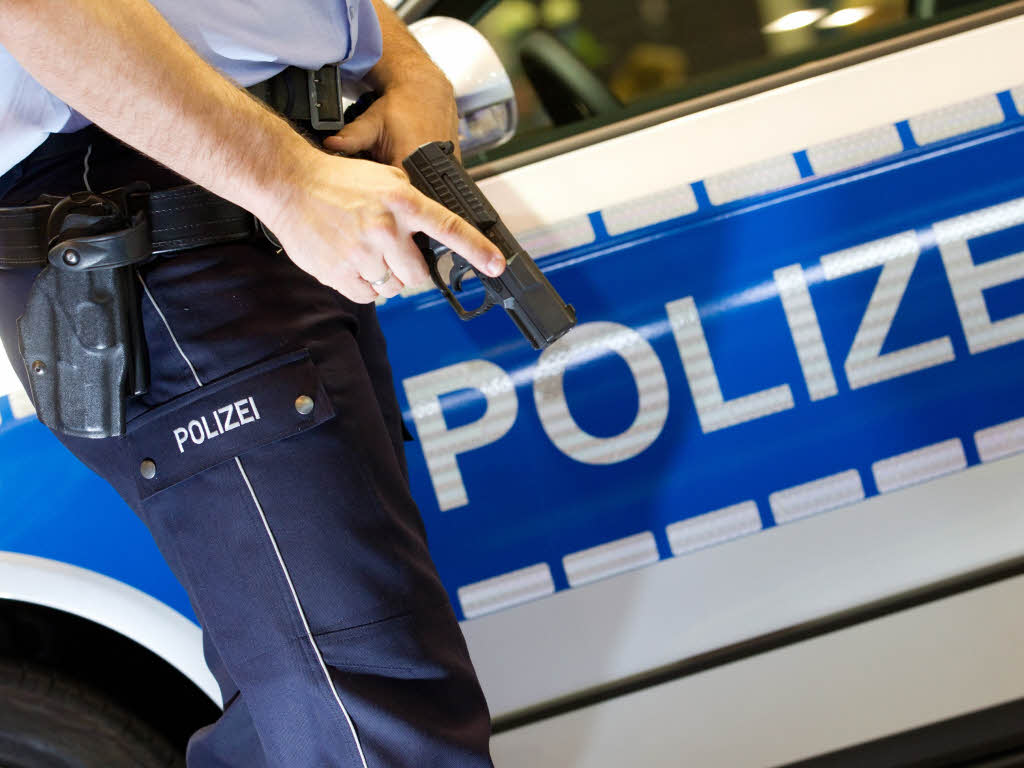 Drogen Und Waffen – Polizei Gelingt Schlag Gegen Organisierte ...