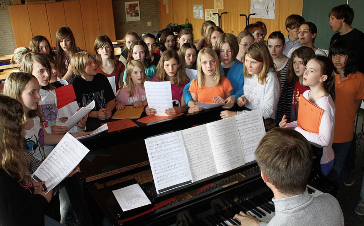 Die Chor-AG des Georg-Büchner-Gymnasiu... für das Konzert am nächsten Dienstag   | Foto: hannah klusmann