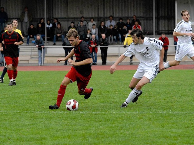 FV Lrrach &#8211; FV Brombach: In die...Lrrach-Brombach gemeinsam auftreten.   | Foto: Kaufhold