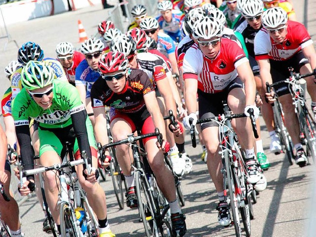 Die Fahrer kmpften beim Amateurrennen...r in Breisach um die beste Rundenzeit.  | Foto: Christine Aniol