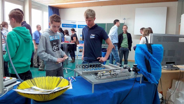 Groes  Interesse hatten junge Leute a... ersten Ausbildungsbrse in Schopfheim  | Foto: Silke Hartenstein