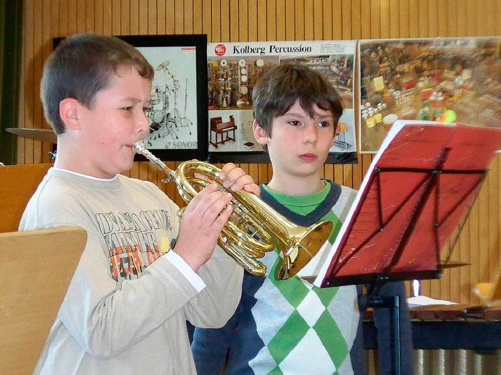 Schulfest an der Musikschule Waldkirch: Florian spielt Trompete, neben ihm Julius Schulfest an der Musikschule Waldkirch: Florian spielt Trompete, neben ihm Julius