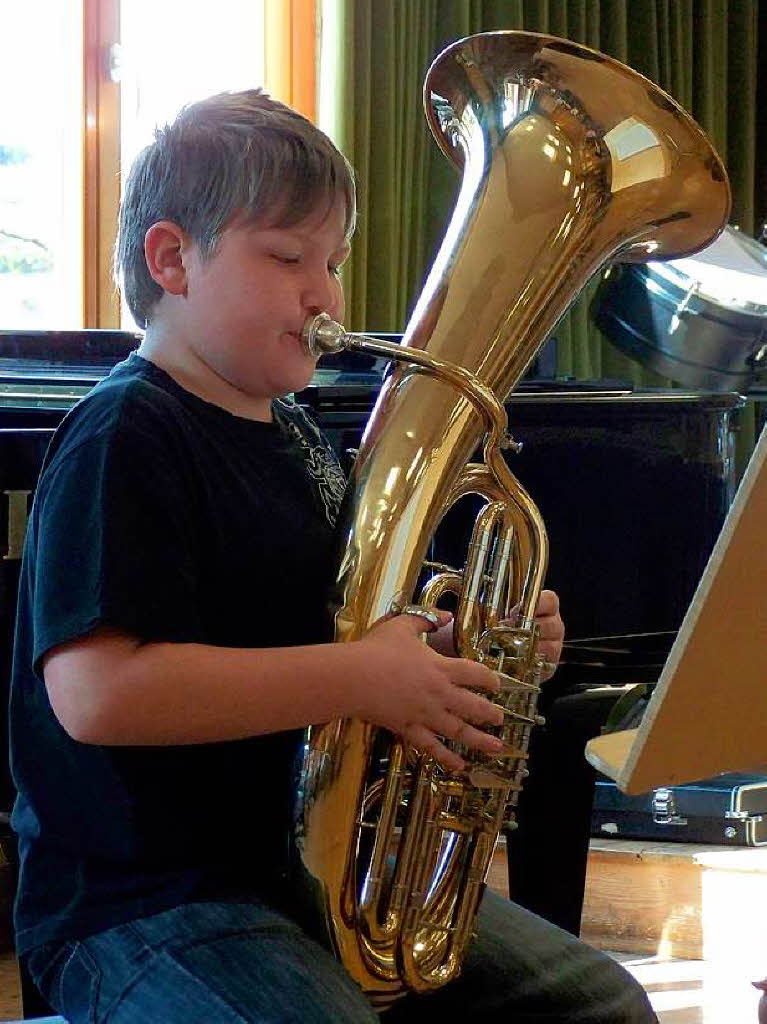 Schulfest an der Musikschule Waldkirch: Silas spielt Bariton Schulfest an der Musikschule Waldkirch: Silas spielt Bariton