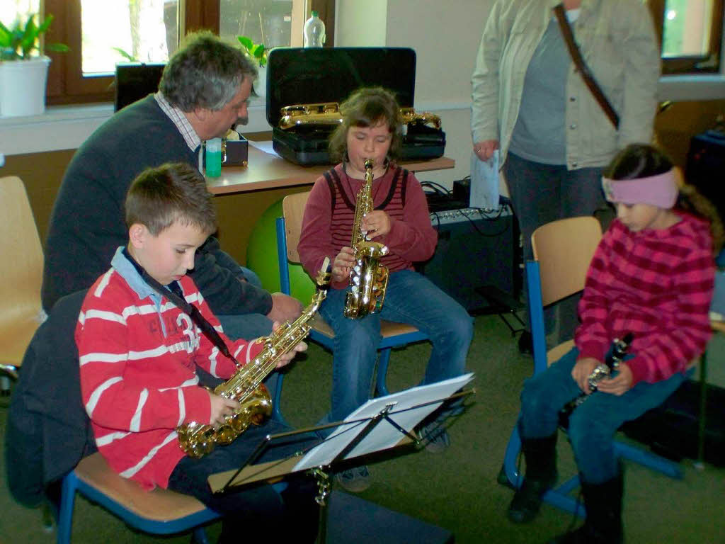 Schulfest an der Musikschule Waldkirch: Mal schauen, wie das Saxophon klingt Schulfest an der Musikschule Waldkirch: Mal schauen, wie das Saxophon klingt