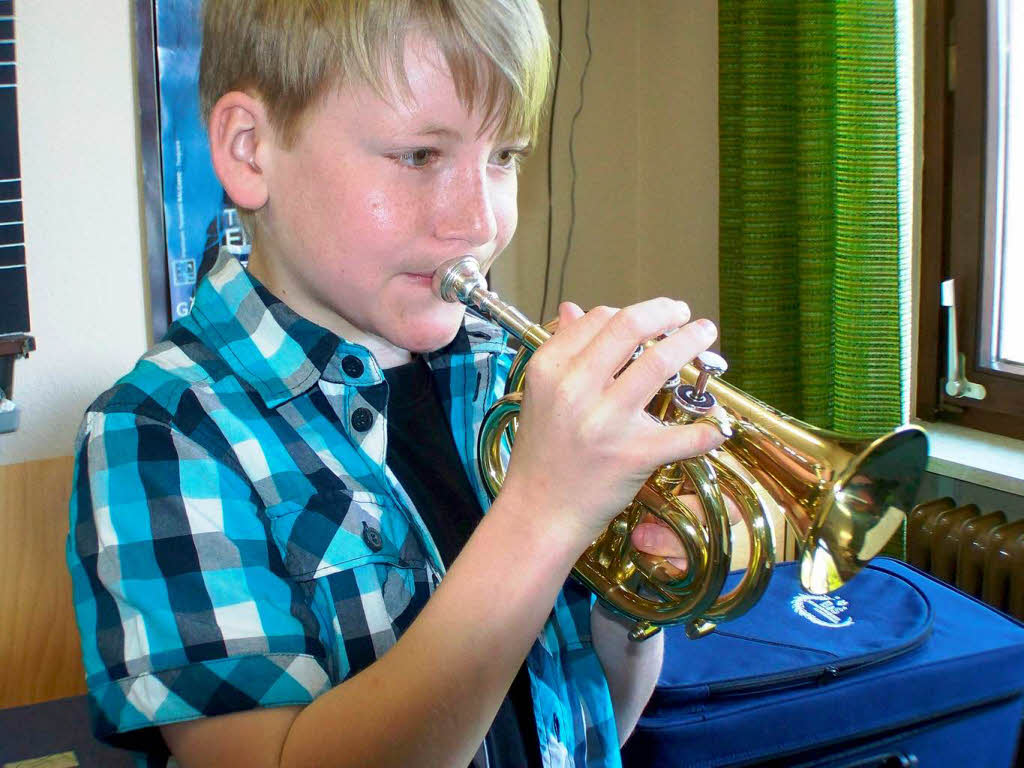 Schulfest an der Musikschule Waldkirch: Carsten spielt "Trumpet Tune" auf der Piccolotrompete Schulfest an der Musikschule Waldkirch: Carsten spielt "Trumpet Tune" auf der Piccolotrompete