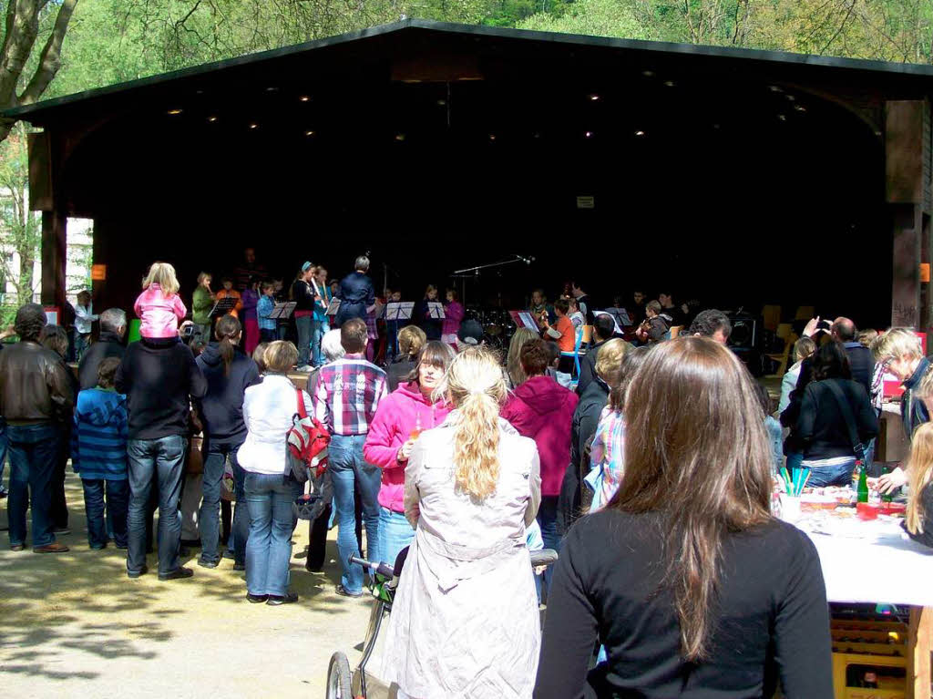 Schulfest an der Musikschule Waldkirch: Viel los am Pavillon Schulfest an der Musikschule Waldkirch: Viel los am Pavillon