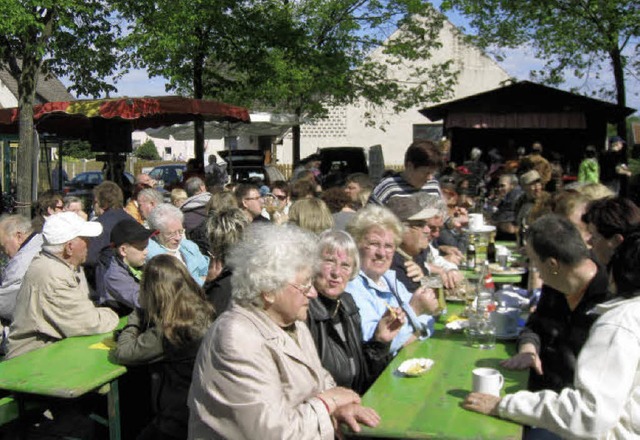 Die zahlreichen Besucher  genossen bei...hem Frhlingswetter den Freitagsmarkt.  | Foto: Otmar Faller