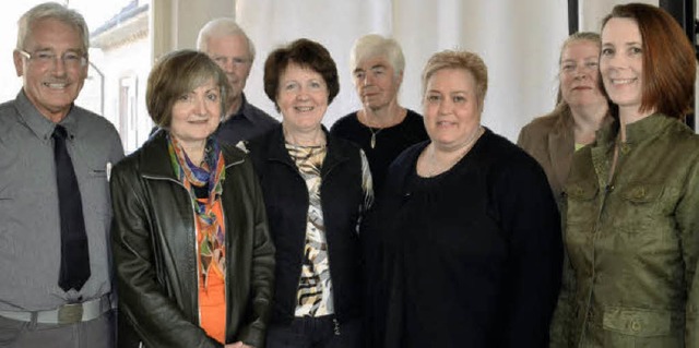 Der Vorstand des Frdervereins von St....), Verena Brunner und Silvia belin.    | Foto: martina weber-kroker
